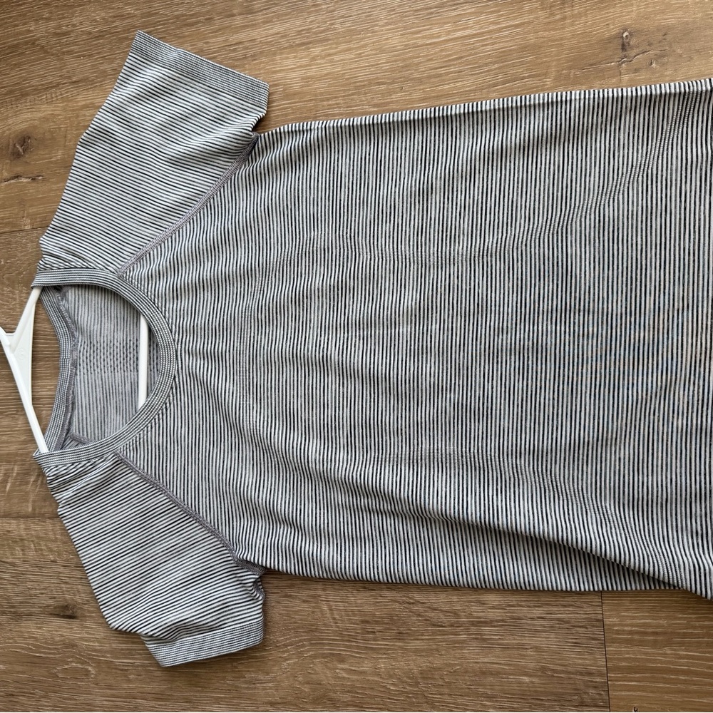 Striped lululemon swiftly tech Tee - Black & White